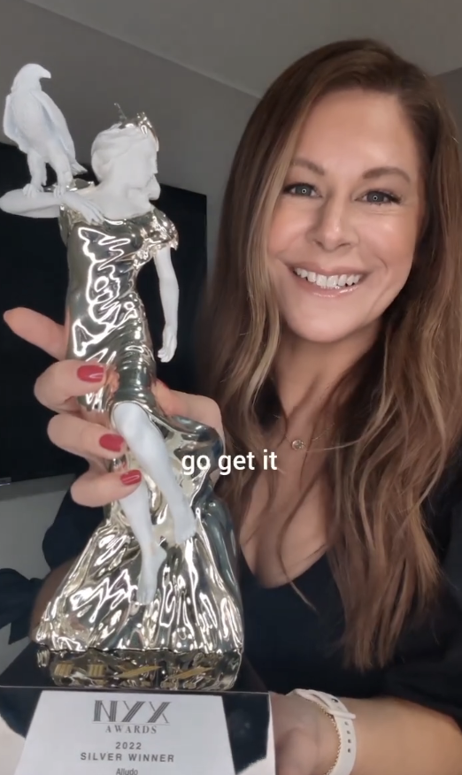 Stephanie Carls Achieves NYX Awards Recognition for Social Strategy Excellence